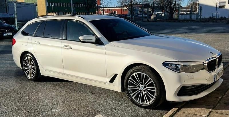 Mineralvit metallic Begagnad 2020 BMW 520 Kombi | 310 000 kr (Marknadspris) - Bild 1/4