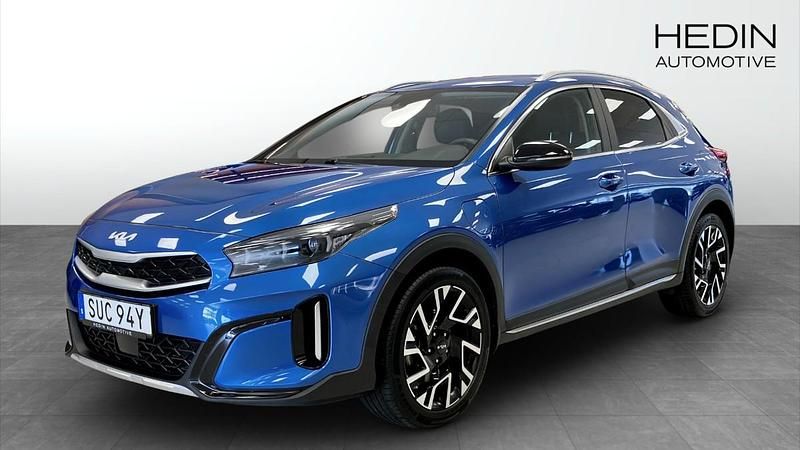 Blå (blue) Begagnad 2023 Kia XCeed Advance SUV | 284 900 kr (Marknadspris) - Bild 1/4