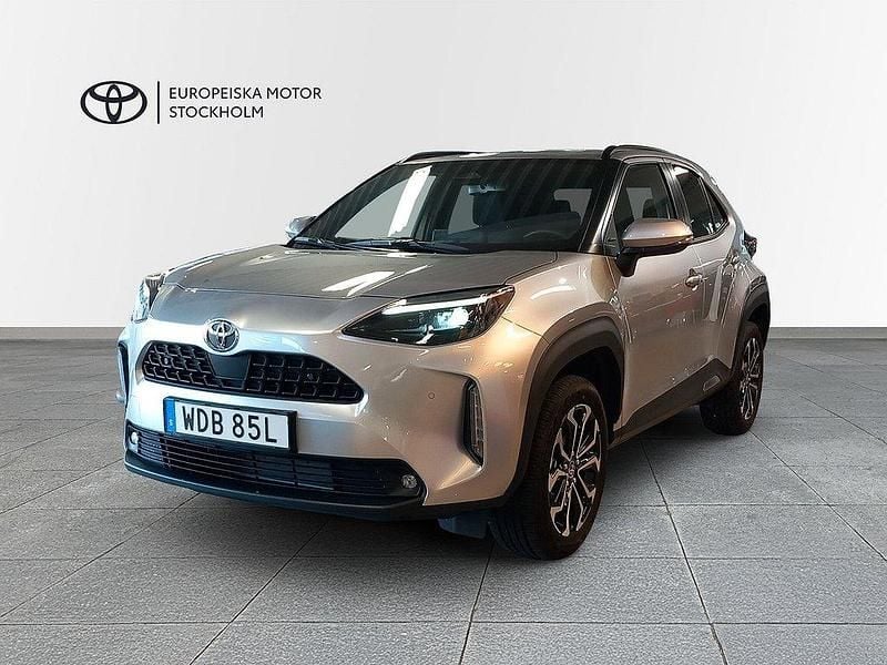 Silver Begagnad 2025 Toyota Yaris Cross Active SUV | 329 900 kr (Marknadspris) - Bild 1/4