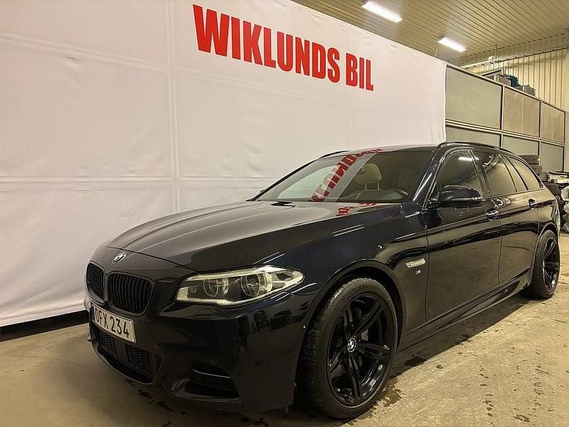 Svart Begagnad 2016 BMW 530 M Sport Kombi | 284 900 kr (Bra pris) - Bild 1/4