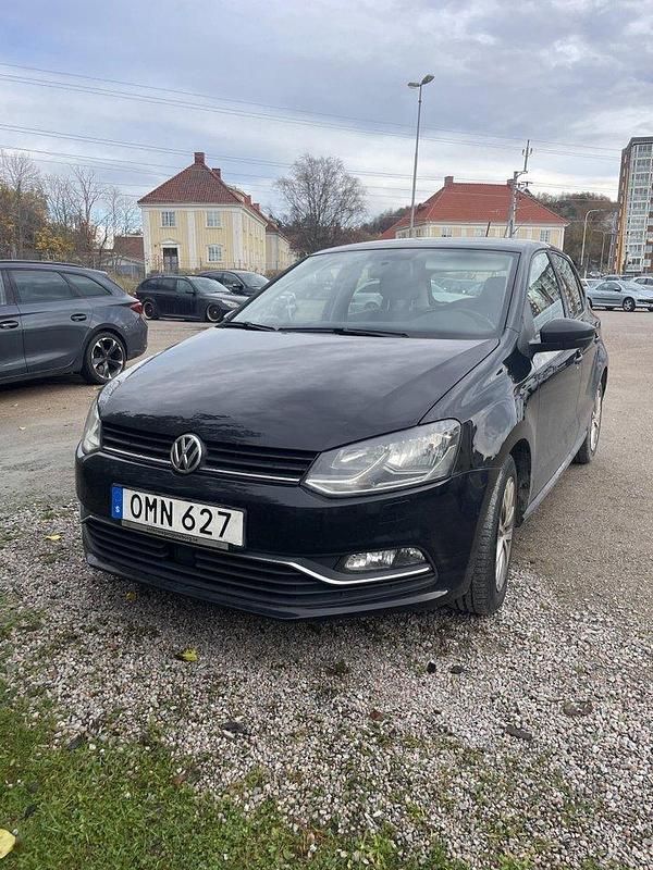 Svart Begagnad 2016 VW Polo Halvkombi | 79 000 kr (Bra pris) - Bild 1/3