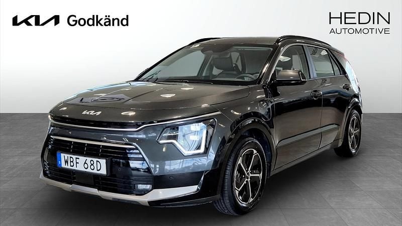Grå (grey) Begagnad 2024 Kia Niro SUV | 319 900 kr (Bra pris) - Bild 1/4
