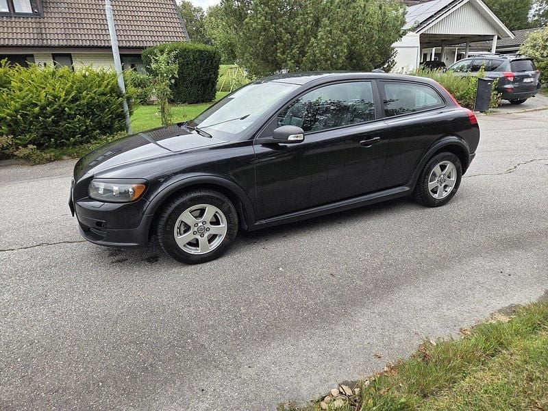 Svart Begagnad 2008 Volvo C30 Kinetic Halvkombi | 26 900 kr (Superpris) - Bild 1/4