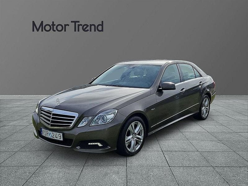Mörkgrå Begagnad 2010 Mercedes E200 Sedan | 135 000 kr (Lite dyr) - Bild 1/4