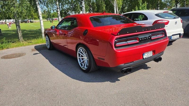 Röd Begagnad 2016 Dodge Challenger Sportkupé | 465 000 kr (Bra pris) - Bild 1/4