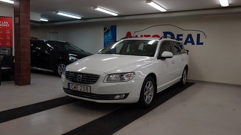 Vit Begagnad 2015 Volvo V70 Momentum Kombi | 129 900 kr (Marknadspris) - Bild 1/4