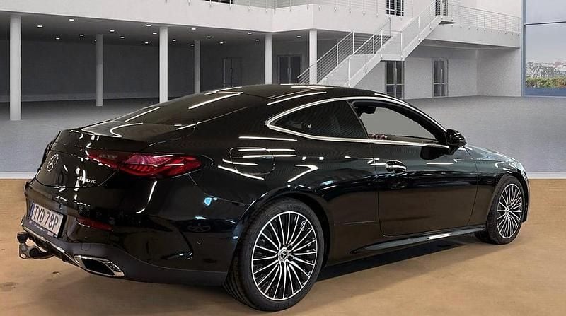 Begagnad Mercedes CLE300 Premium 258 HK (189 kW) 2024 Obsidiansvart metallic Sportkupé