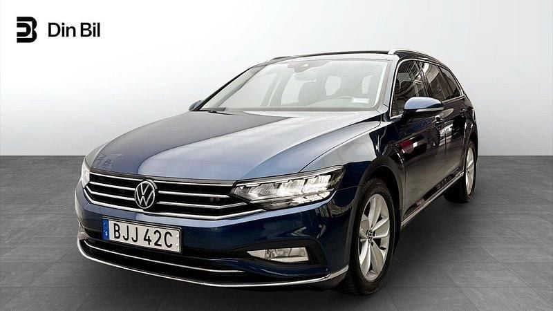 Blå Begagnad 2020 VW Passat Elegance Kombi | 255 900 kr (Bra pris) - Bild 1/4