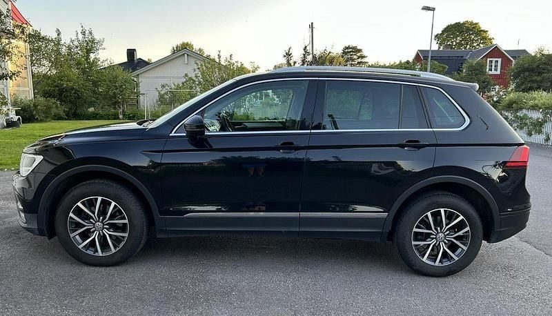 Svart Begagnad 2017 VW Tiguan SUV | 179 000 kr (Superpris) - Bild 1/4