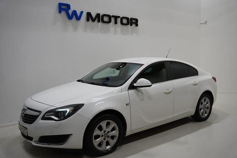 Vit Begagnad 2016 Opel Insignia Halvkombi | 84 900 kr (Marknadspris) - Bild 1/4