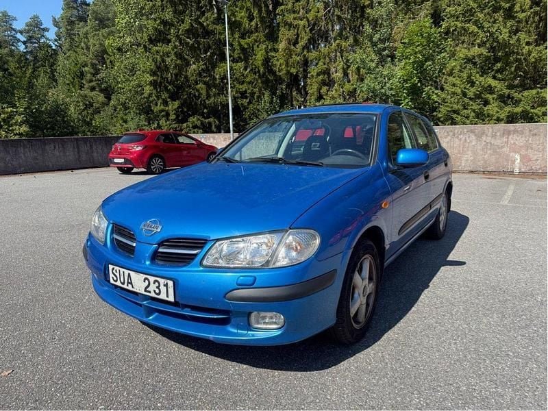 Blå Begagnad 2001 Nissan Almera Halvkombi | 15 000 kr - Bild 1/4