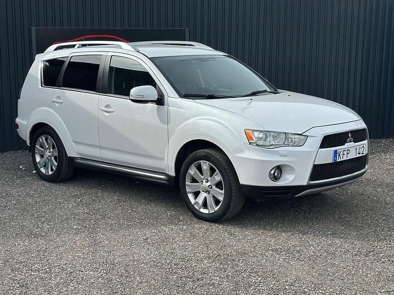 Vit Begagnad 2009 Mitsubishi Outlander SUV | 58 800 kr (Marknadspris) - Bild 1/4