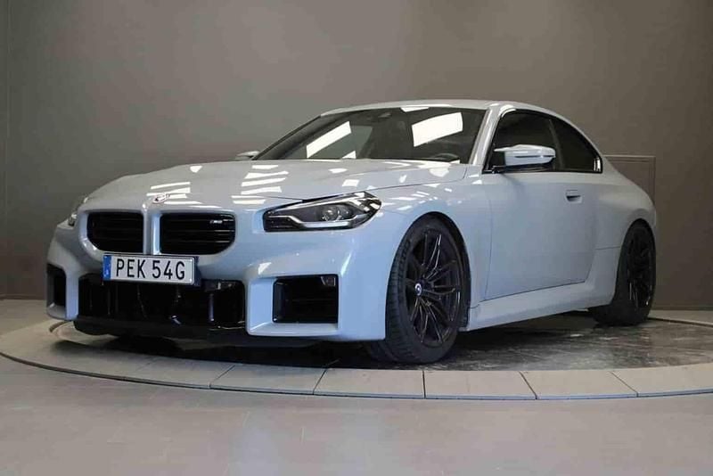 Grå Begagnad 2023 BMW M2 Sportkupé | 669 000 kr (Marknadspris) - Bild 1/1