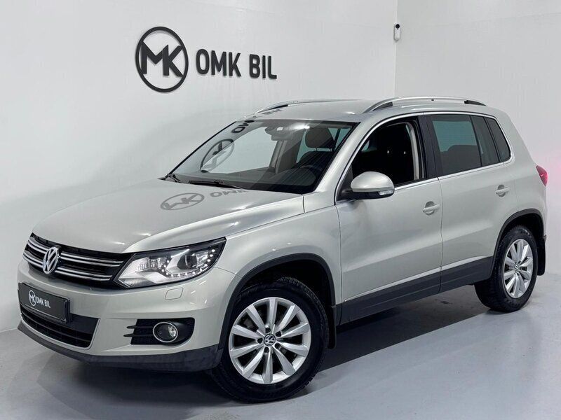 Ljusgrå Begagnad 2011 VW Tiguan Sportline SUV | 99 900 kr (Marknadspris) - Bild 1/4