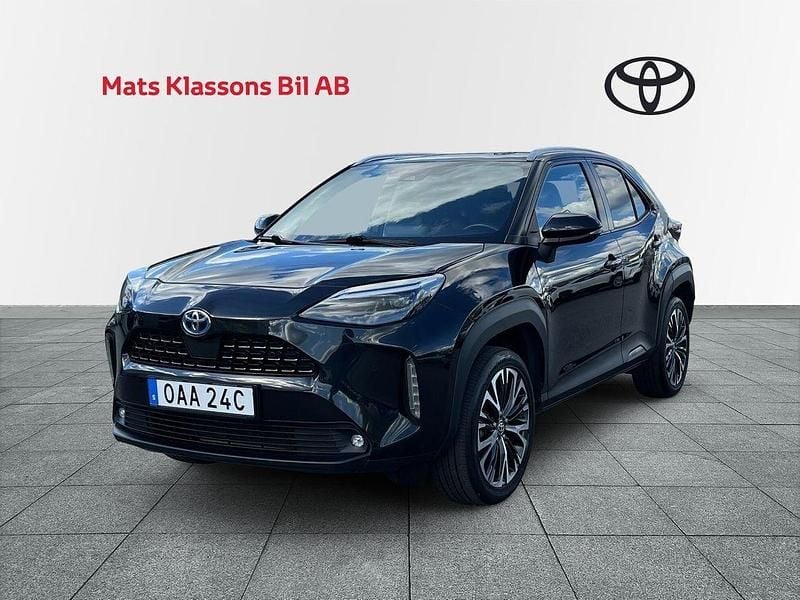 Svart Begagnad 2022 Toyota Yaris Cross Edition SUV | 269 000 kr (Marknadspris) - Bild 1/4