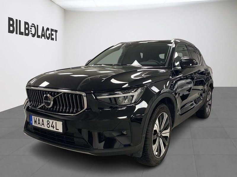 Svart Begagnad 2023 Volvo XC40 Plus SUV | 429 800 kr - Bild 1/4