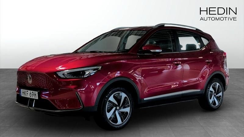 Röd (red) Begagnad 2022 MG ZS Luxury Sedan | 244 900 kr (Bra pris) - Bild 1/4