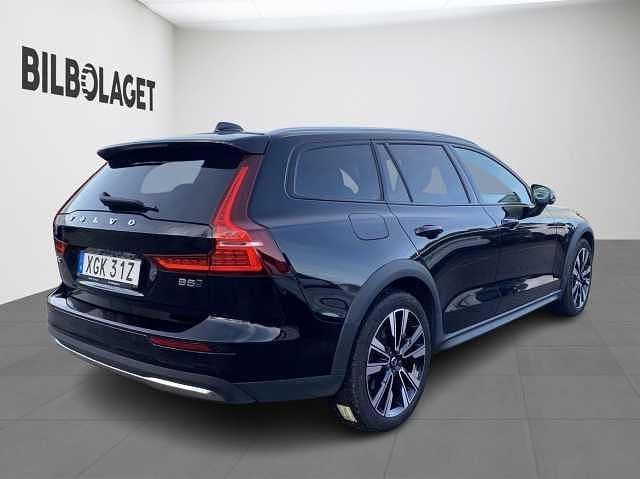 Begagnad Volvo V60 CC 250 HK (183 kW) 2024 Kombi