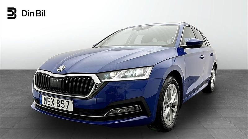 Energy blue Begagnad 2023 Skoda Octavia Style Kombi | 312 900 kr (Marknadspris) - Bild 1/4