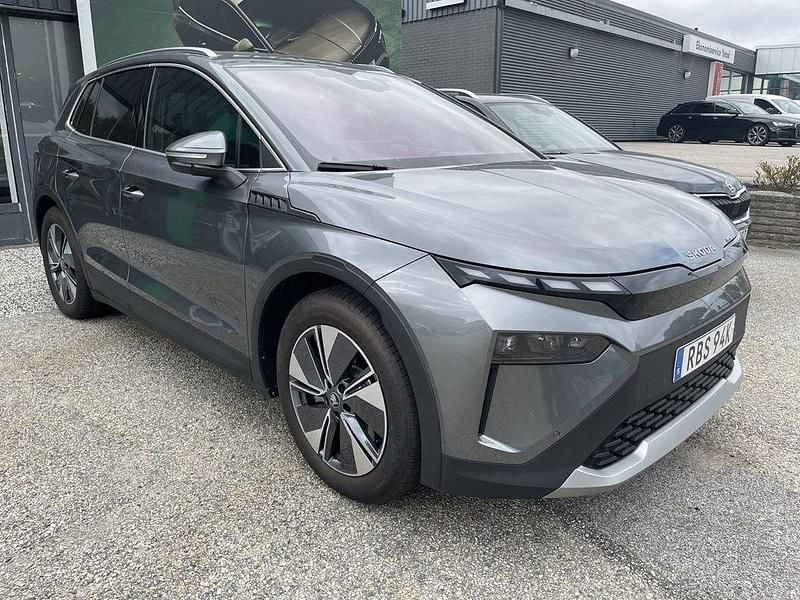 Grå Begagnad 2025 Skoda Elroq SUV | 549 000 kr - Bild 1/4