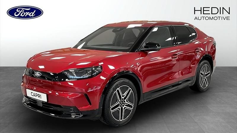 Röd (red) Begagnad 2025 Ford Capri Premium Halvkombi | 719 600 kr - Bild 1/4