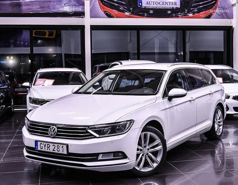 Vit Begagnad 2017 VW Passat Kombi | 124 900 kr (Superpris) - Bild 1/4