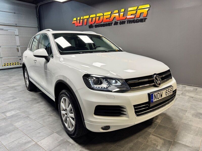 Vit Begagnad 2012 VW Touareg SUV | 159 900 kr (Marknadspris) - Bild 1/4
