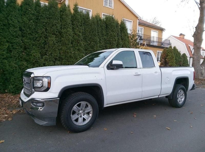 Vit Begagnad 2019 GMC Sierra | 250 000 kr - Bild 1/4