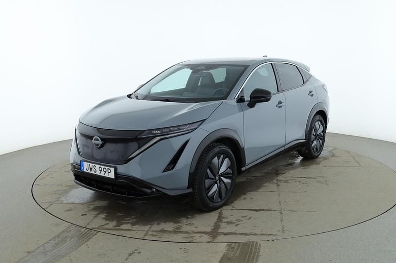 Ljusgrå Begagnad 2022 Nissan Ariya Advance SUV | 340 000 kr - Bild 1/4