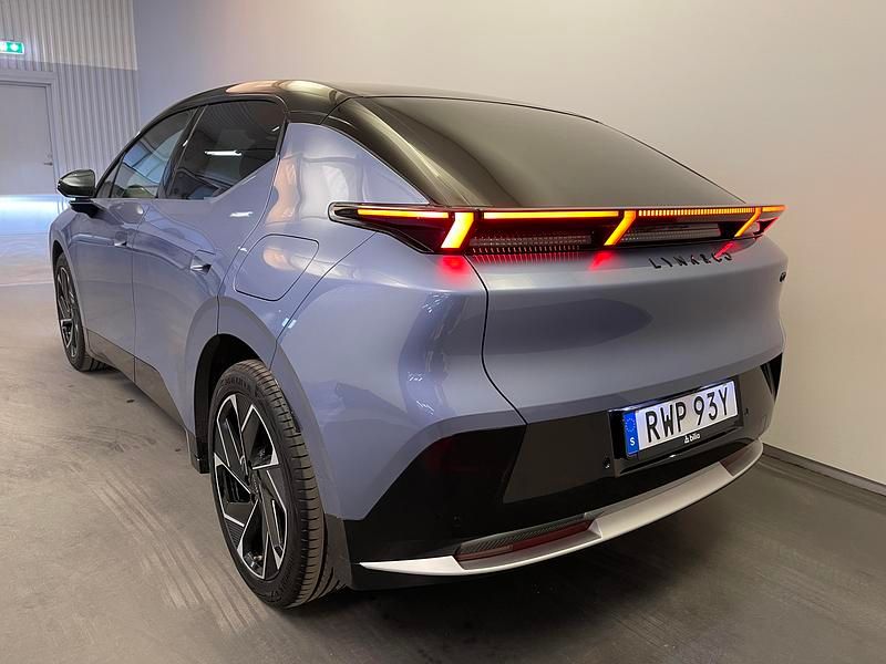 Begagnad Lynk & Co 02 202 kW (275 HK) 2024 Blå SUV