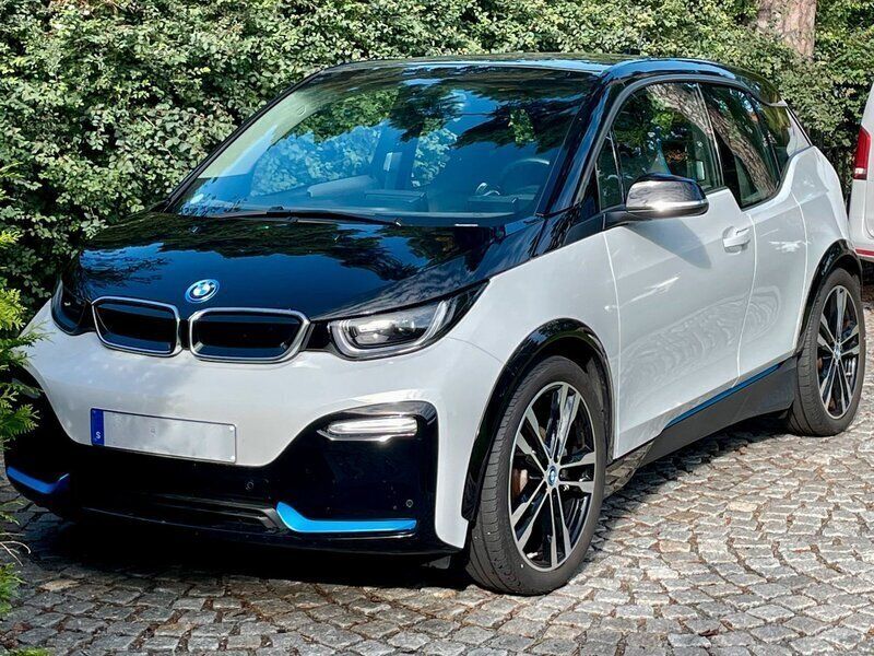 Vit Begagnad 2021 BMW i3 Comfort Edition Halvkombi | 255 000 kr (Dyr) - Bild 1/4