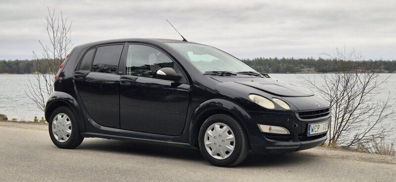 Svart Begagnad 2004 Smart ForFour Halvkombi | 20 000 kr - Bild 1/4