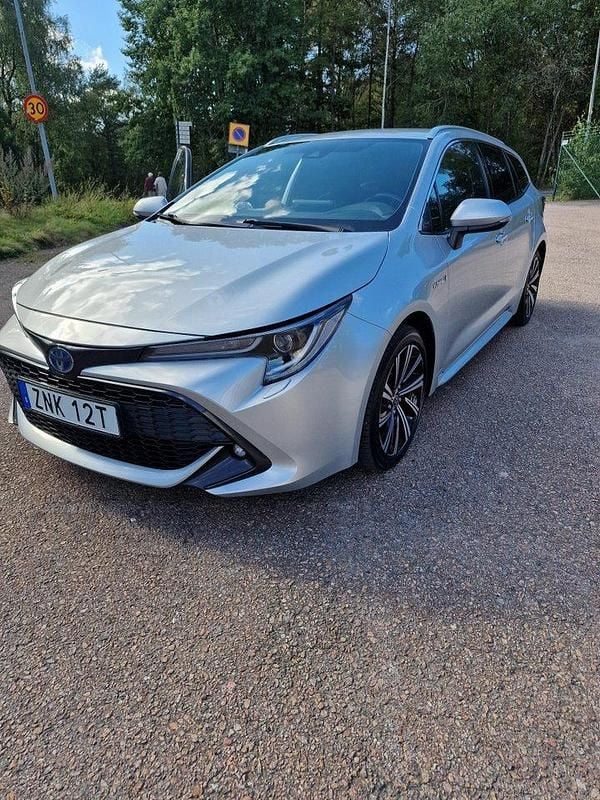 Silver Begagnad 2021 Toyota Corolla Style Kombi | 215 000 kr (Bra pris) - Bild 1/4