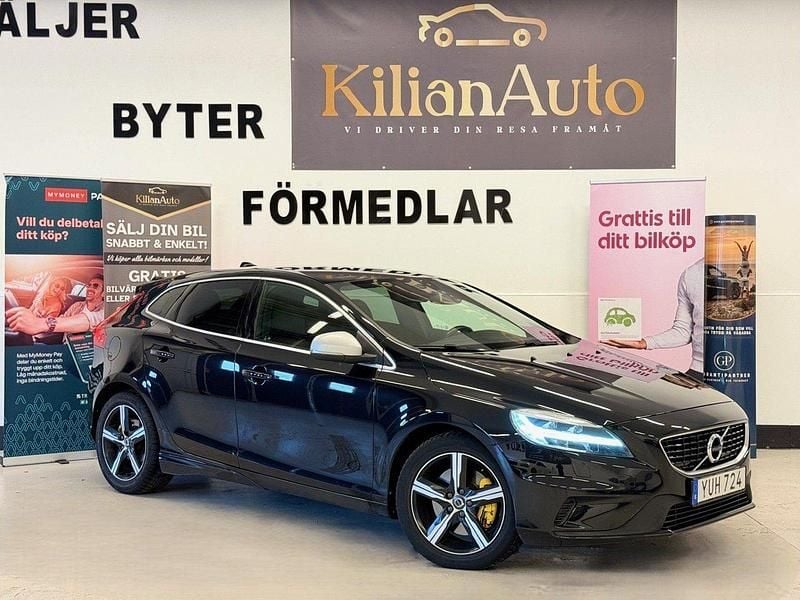 Svart Begagnad 2017 Volvo V40 R-Design Halvkombi | 199 900 kr (Marknadspris) - Bild 1/4