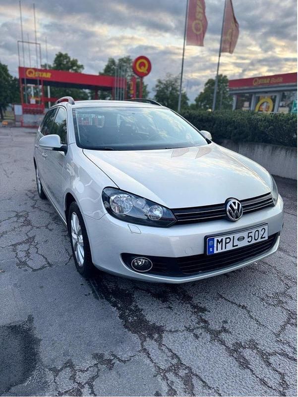 Brun Begagnad 2011 VW Golf Kombi | 40 000 kr (Marknadspris) - Bild 1/4