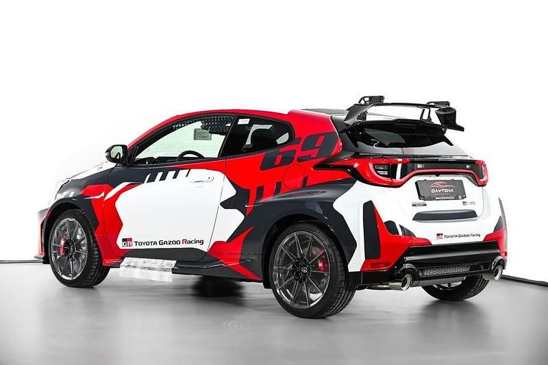 Begagnad Toyota Yaris Edition 280 HK (205 kW) 2024 Grå Halvkombi