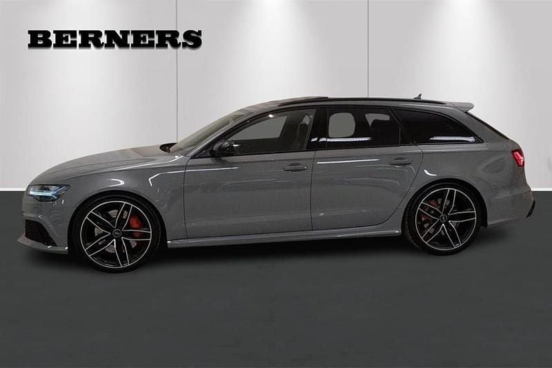 Grå Begagnad 2018 Audi RS6 Performance Kombi | 699 000 kr (Marknadspris) - Bild 1/4
