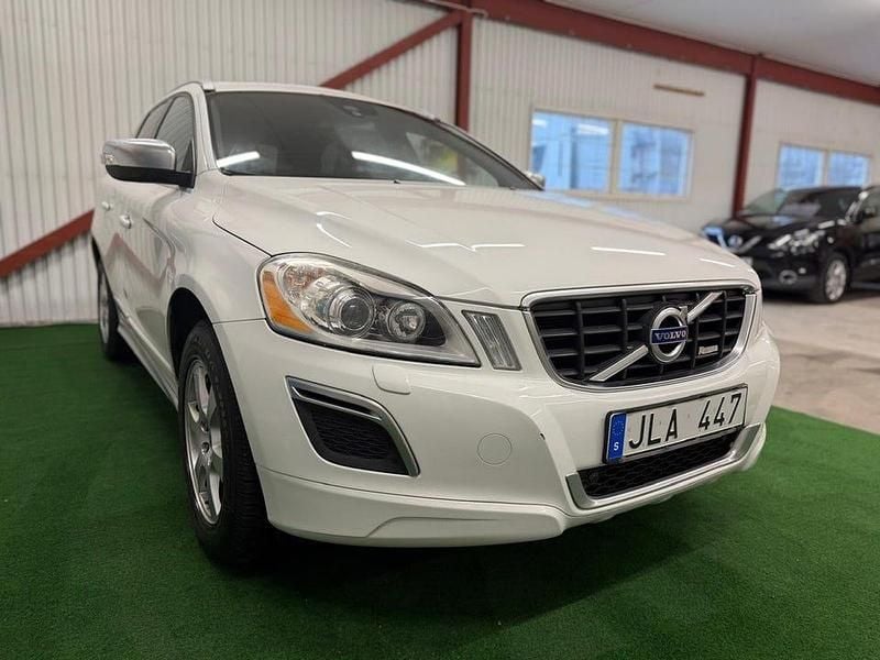Begagnad Volvo XC60 R-Design 163 HK (119 kW) 2013 Vit SUV