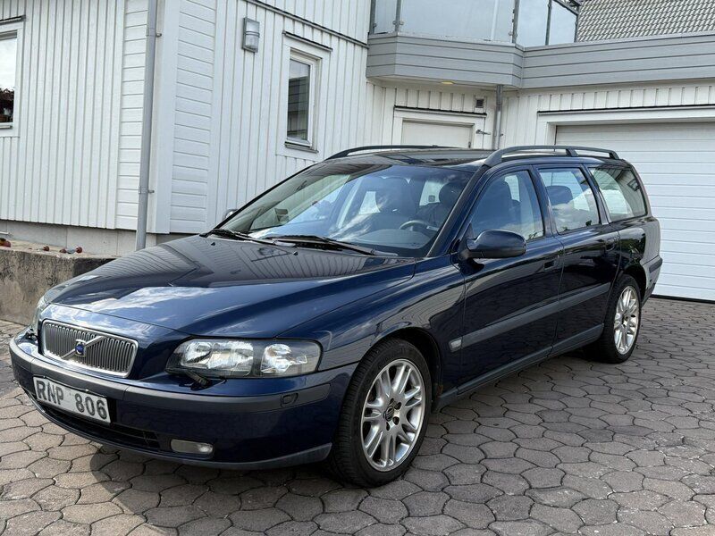 Blå Begagnad 2000 Volvo V70 Kombi | 16 000 kr (Lite dyr) - Bild 1/4