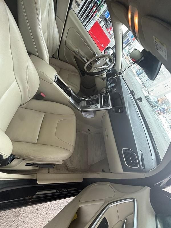 Begagnad Volvo V60 CC 150 HK (110 kW) 2017 Kombi