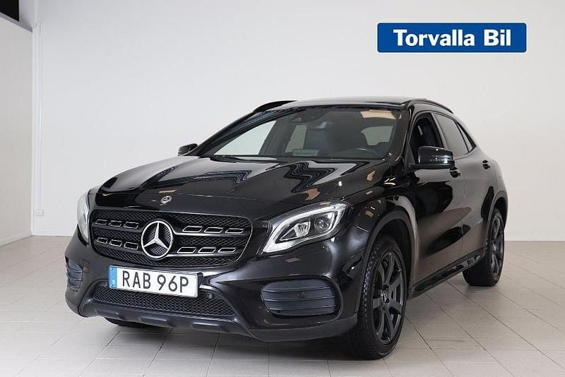 Svart Begagnad 2019 Mercedes GLA200 AMG SUV | 239 900 kr (Marknadspris) - Bild 1/4