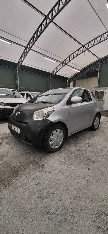 Begagnad Toyota iQ 68 HK (50 kW) 2009 Silver Halvkombi
