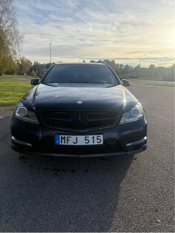 Svart Begagnad 2013 Mercedes C220 AMG Kombi | 73 000 kr (Bra pris) - Bild 1/4