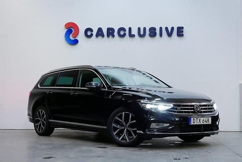 Svart Begagnad 2020 VW Passat R-line Kombi | 269 900 kr (Marknadspris) - Bild 1/4