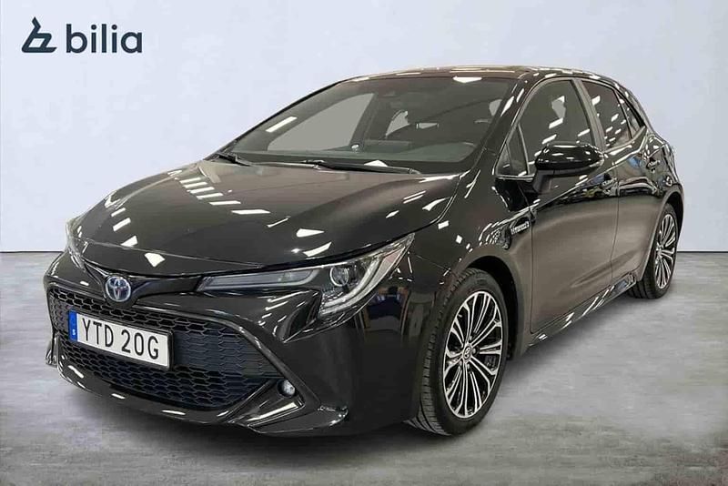 Svart Begagnad 2020 Toyota Corolla Hybrid Style Halvkombi | 209 900 kr (Marknadspris) - Bild 1/1