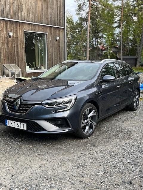 Grå Begagnad 2022 Renault Mégane IV R.S. Kombi | 215 000 kr (Marknadspris) - Bild 1/4