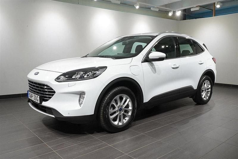 Vit (chrome blue ny6) Begagnad 2022 Ford Kuga Titanium SUV | 249 900 kr (Marknadspris) - Bild 1/4