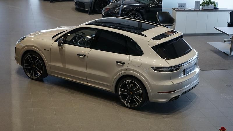 Begagnad Porsche Cayenne 2023 Grå SUV