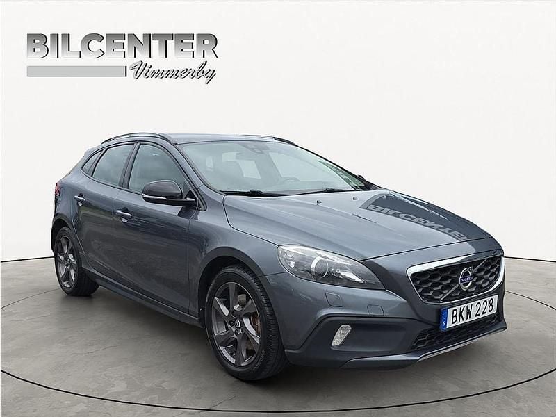 Grå Begagnad 2014 Volvo V40 CC Kombi | 157 500 kr (Marknadspris) - Bild 1/4