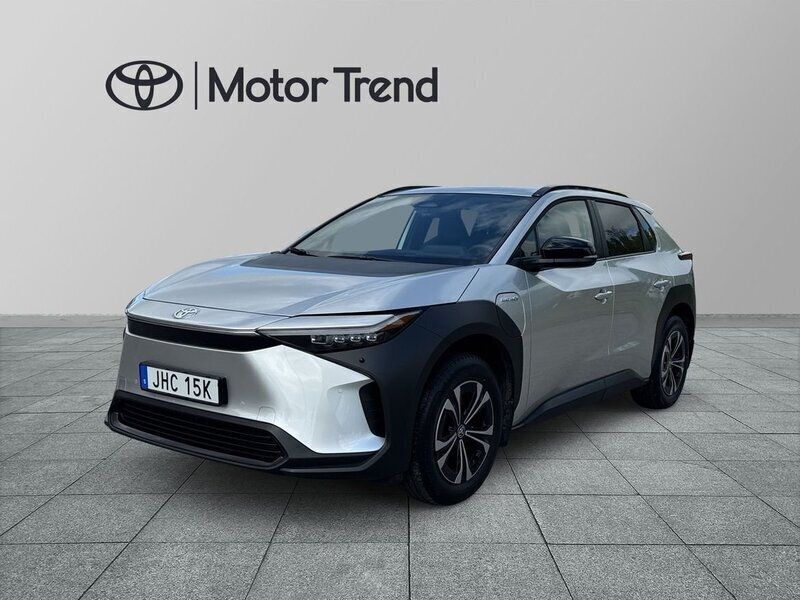 Silver Begagnad 2023 Toyota bZ4X Style SUV | 399 000 kr - Bild 1/3
